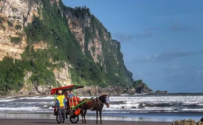 Naik Kuda di Pantai Parangtritis