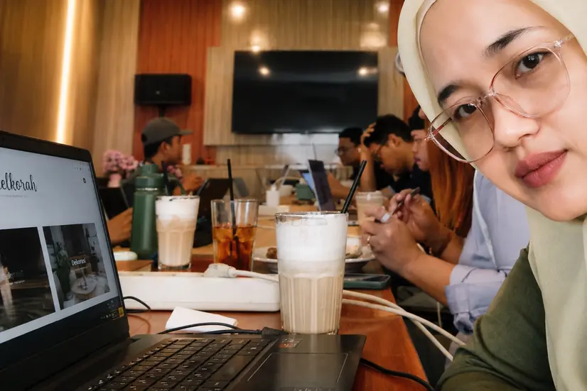 Ngafe yang Bernilai: Tentang Ilmu, Pertemanan, dan Waktu untuk Diri Sendiri